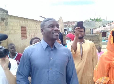 Médina Baye : Akon au mausolée de Baye Niass