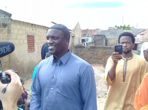 Médina Baye : Akon au mausolée de Baye Niass