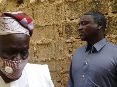 Médina Baye : Akon au mausolée de Baye Niass