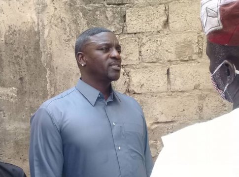 Médina Baye : Akon au mausolée de Baye Niass