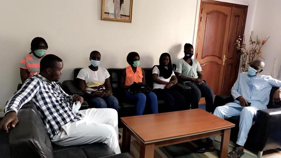 Photos : Barthélémy Diaz offre une bourse d’études entière à Tening Sène, étudiante et femme de ménage