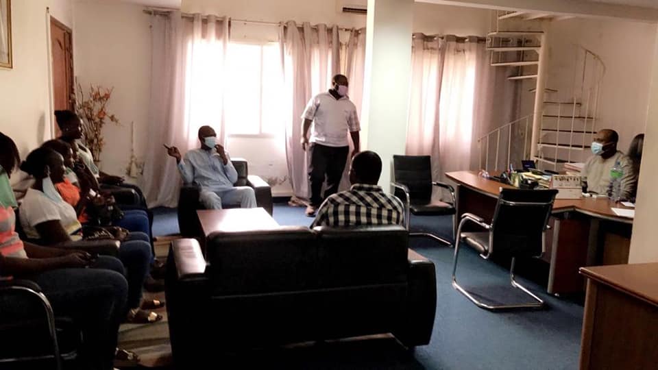 Photos : Barthélémy Diaz offre une bourse d’études entière à Tening Sène, étudiante et femme de ménage