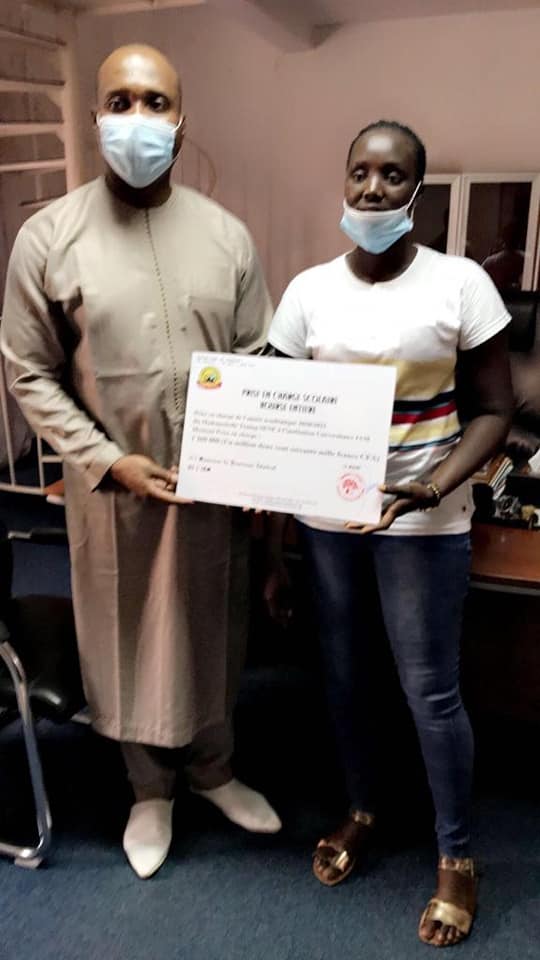 Photos : Barthélémy Diaz offre une bourse d’études entière à Tening Sène, étudiante et femme de ménage