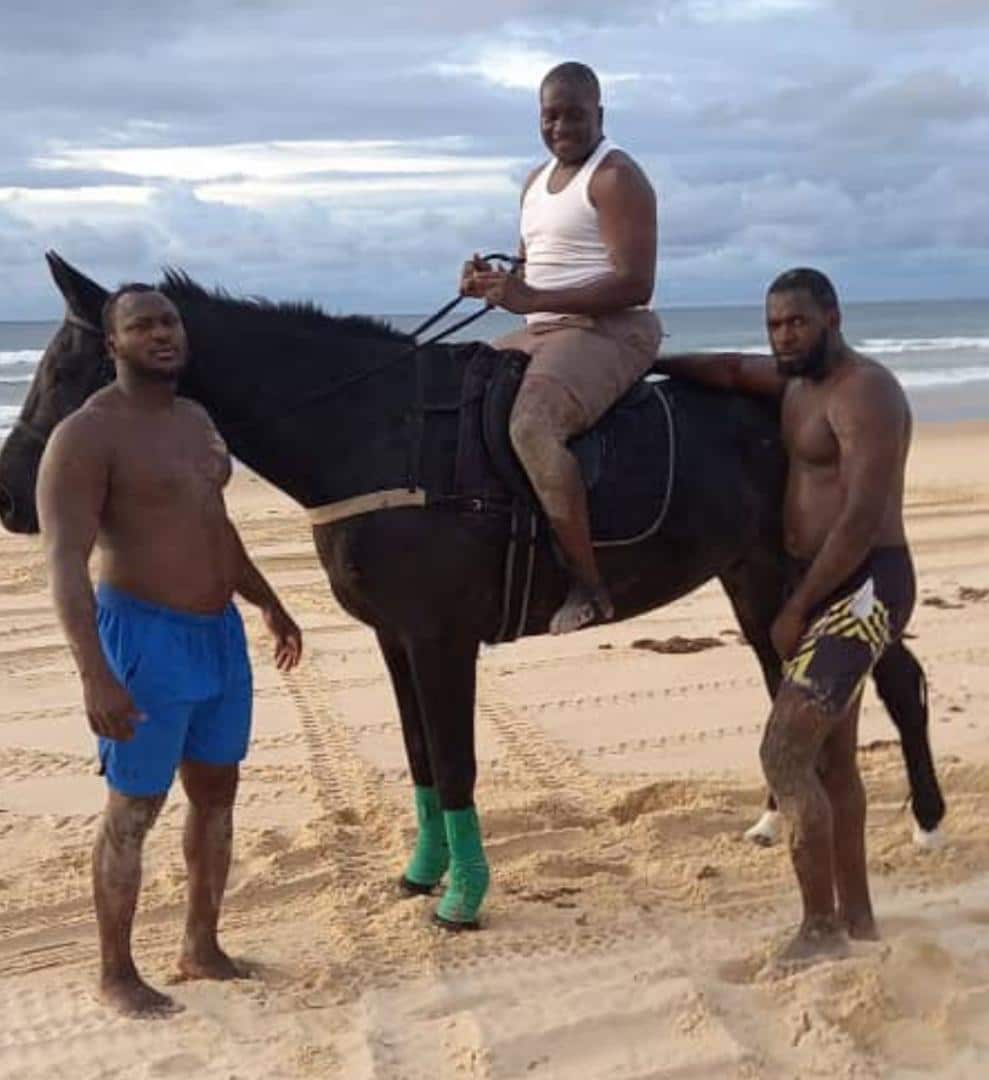(Photos) Modou Lo en vacance avec ses proches...