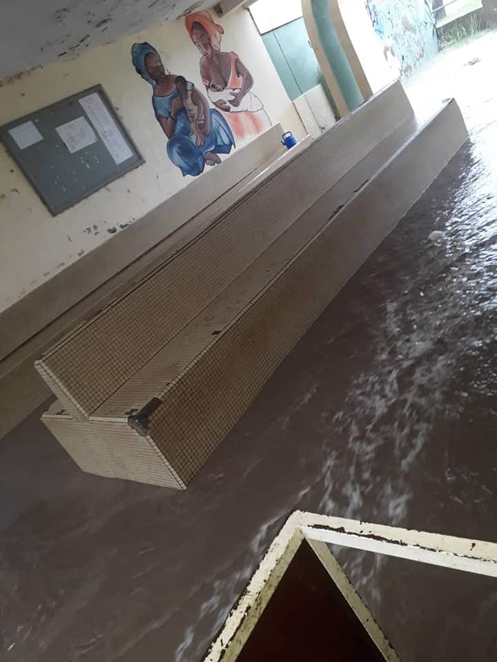 Forte pluie à Thiès : Les images ahurissantes du poste de santé de Nguinth sous les eaux