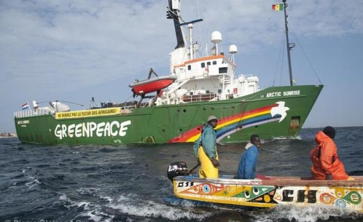 Greenpeace demande au Gouvernement de publier le nombre de bateaux étrangers et...