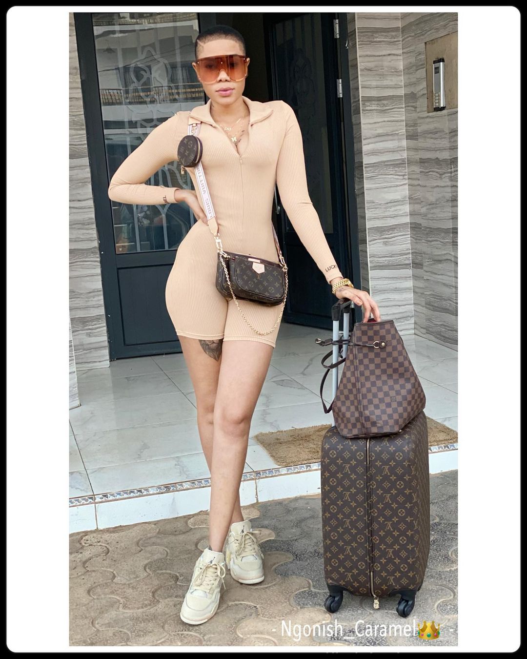 (06 Photo) - Ngonish Caramel (Mœurs) dans une combinaison ultra s£xy