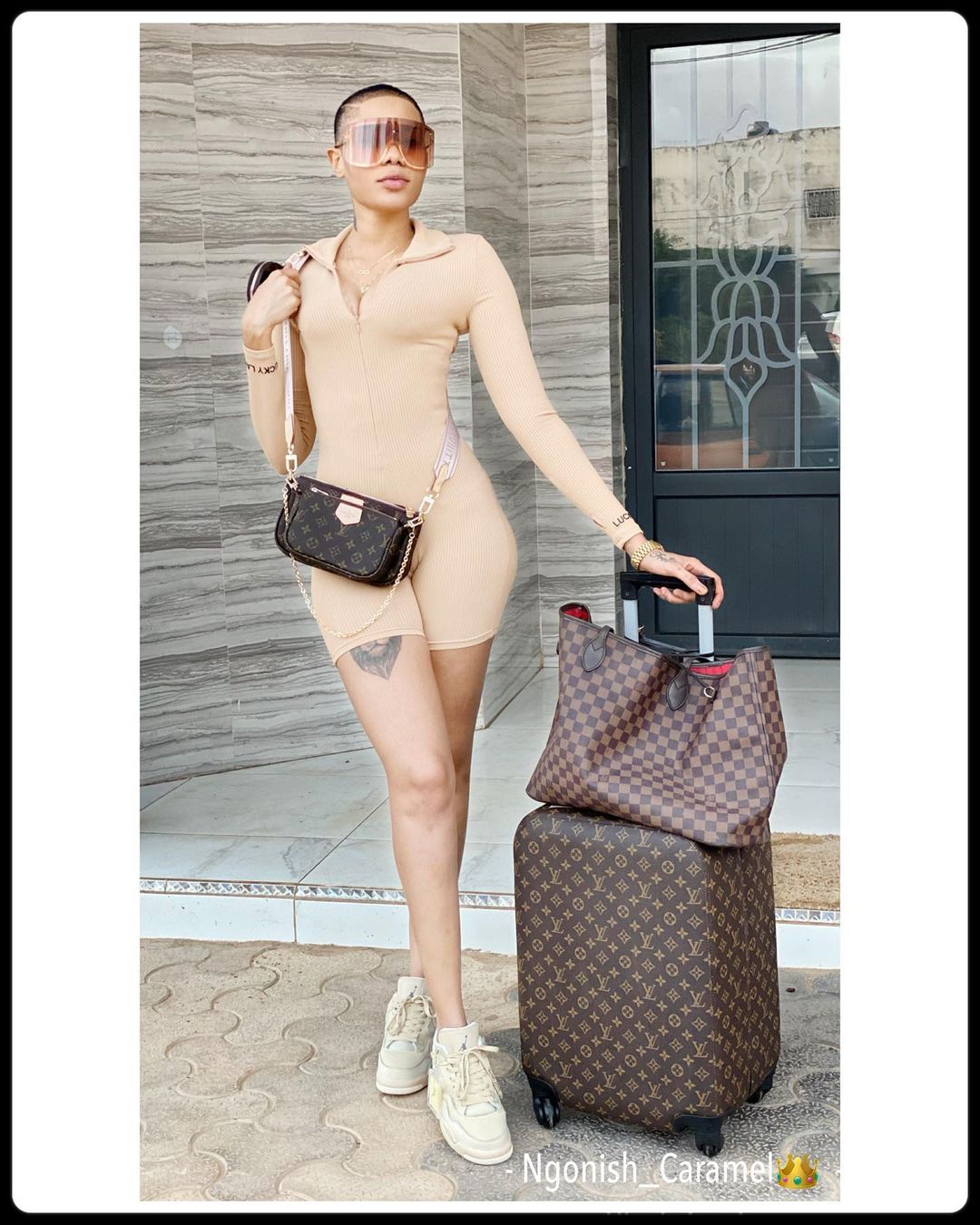 (06 Photo) - Ngonish Caramel (Mœurs) dans une combinaison ultra s£xy