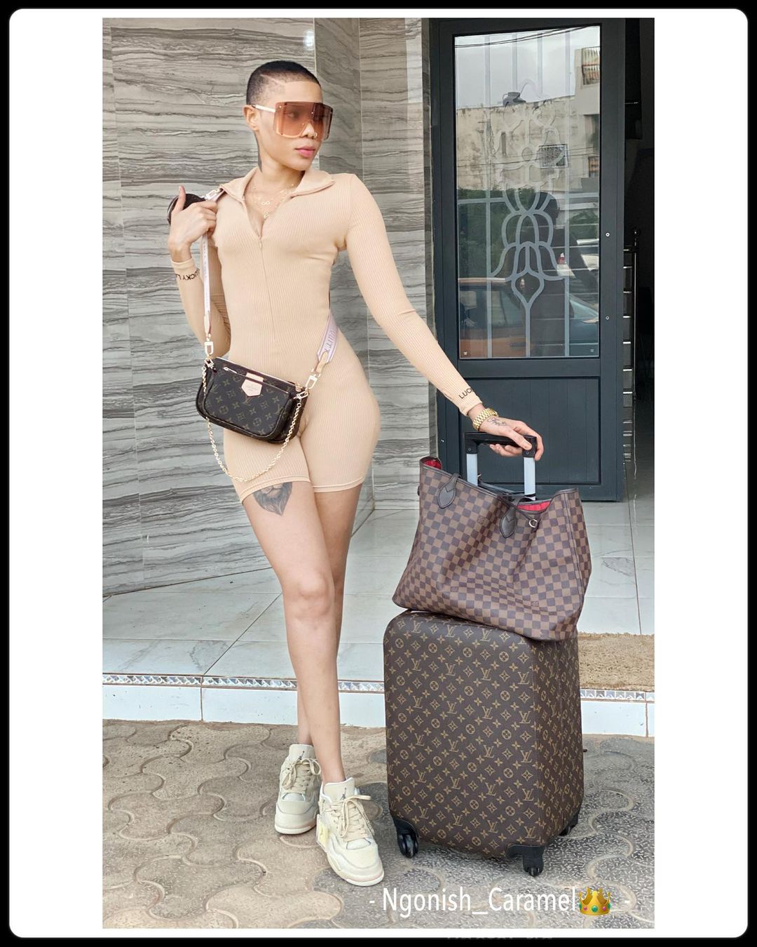 (06 Photo) - Ngonish Caramel (Mœurs) dans une combinaison ultra s£xy