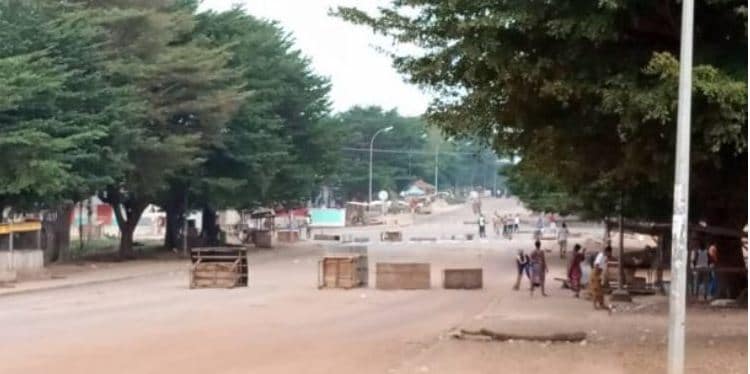 Vidéo-Yamoussoukro en Cote d’Ivoire blocage des routes