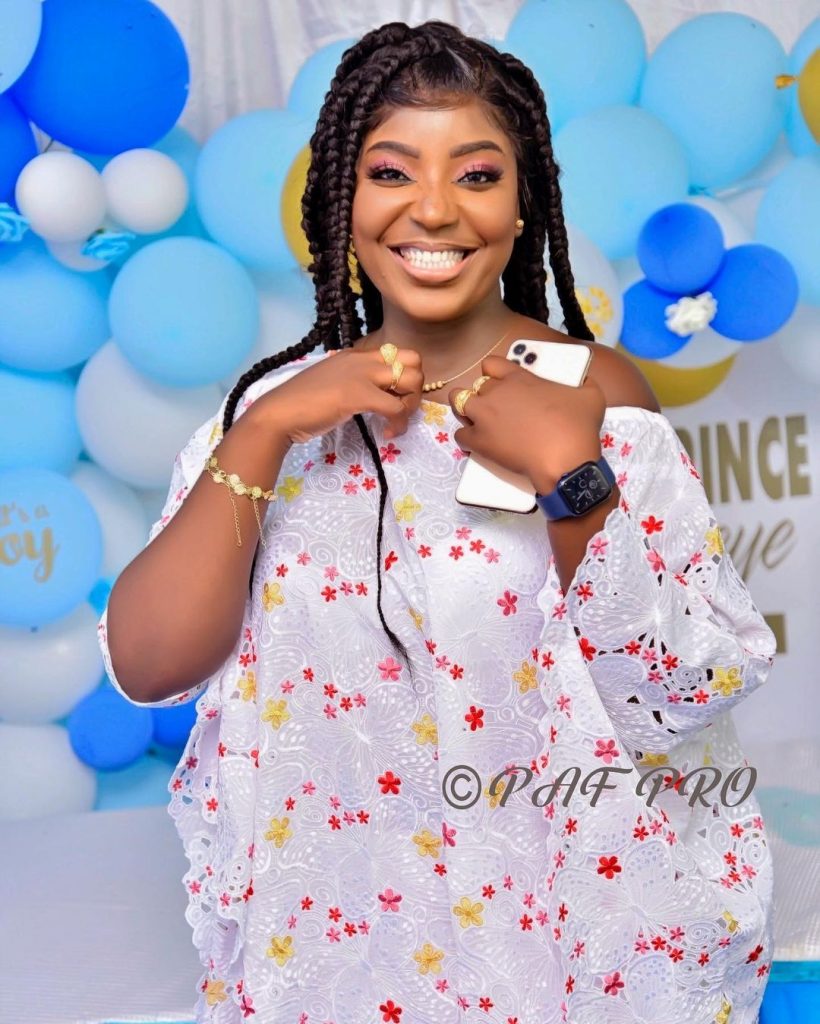 (09 Photos) Admirez le Sagnse de Maman de « Un café avec »