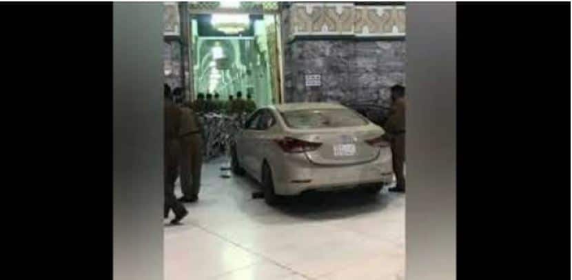 Video Mecque : une voiture fonce et percute la mosquée sacrée d’Al-Haram