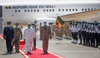 Les images de l'arrivée du Président Bah Ndaw est à Dakar !
