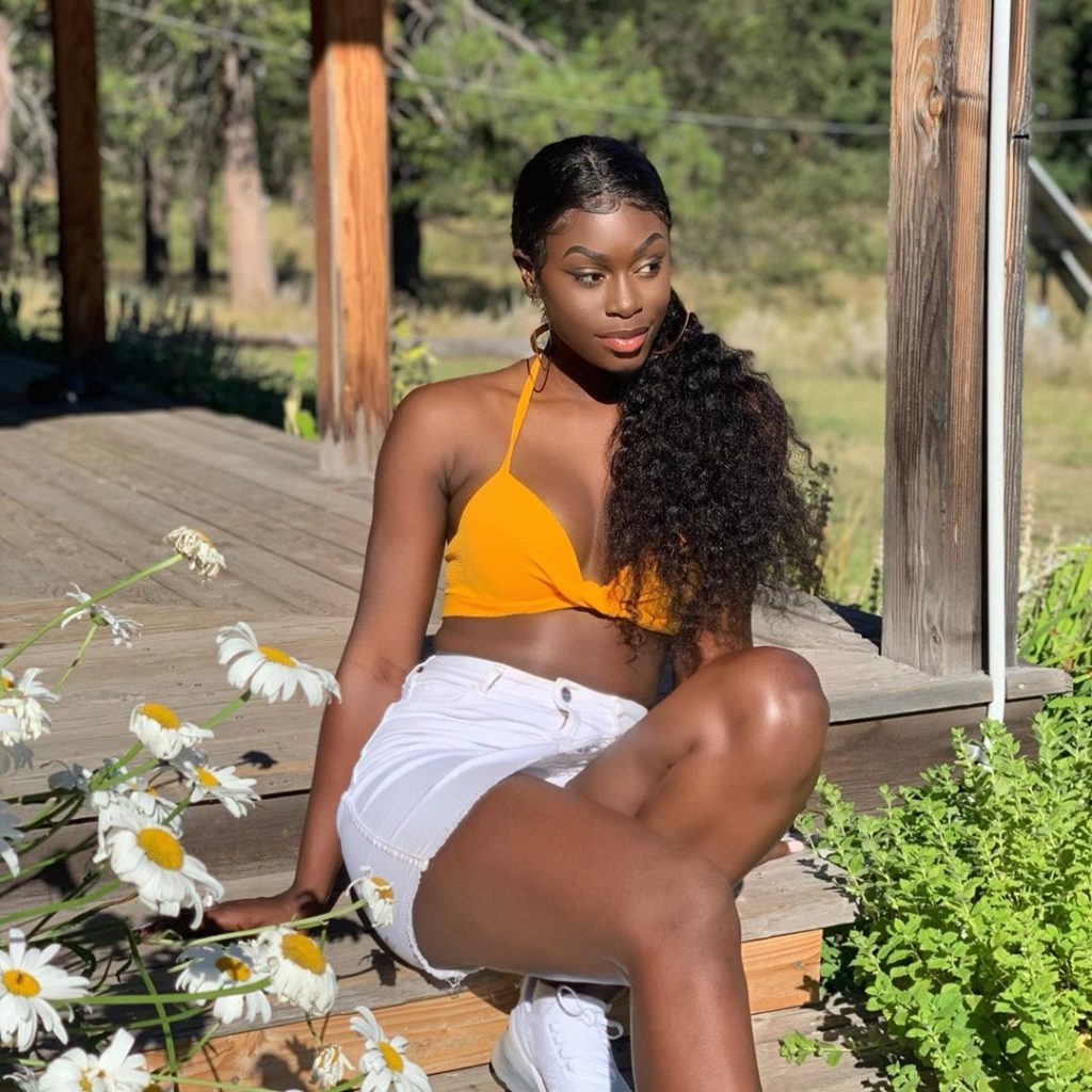 (17 Photos)Tenues aguicheuses, Diarra Sylla « Sen Petit Gallé » enflamme la toile