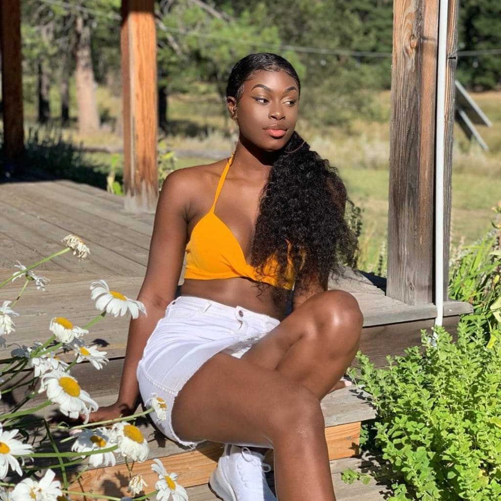 (17 Photos)Tenues aguicheuses, Diarra Sylla « Sen Petit Gallé » enflamme la toile