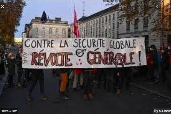 France/loi "sécurité globale": les journalistes doivent pouvoir travailler «librement» (Commission)