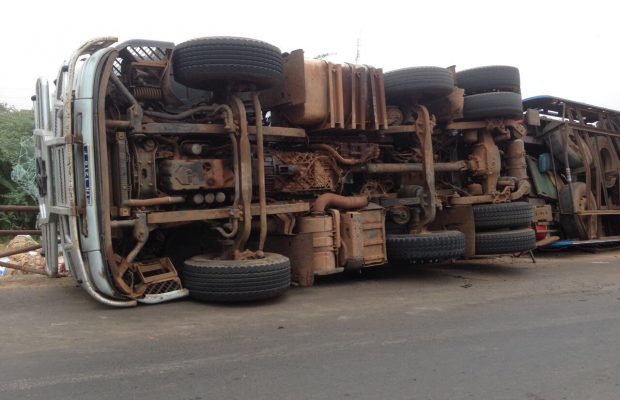 Sinthiou Maleme/Tamba: Un camion citerne transportant du gasoil se renverse