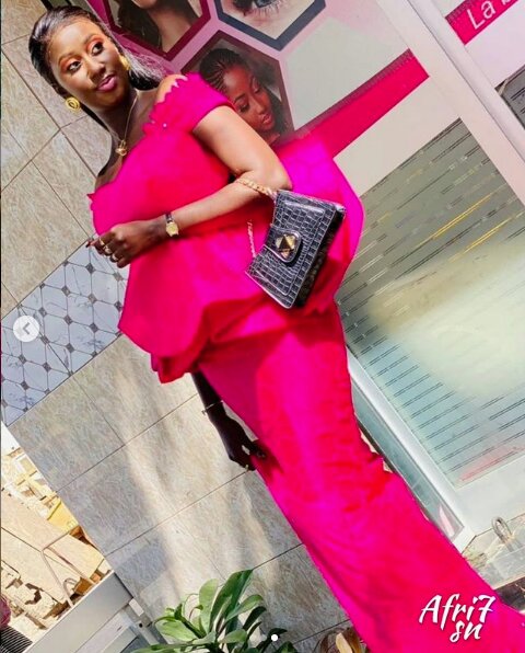 (03 Photos) Daba Ndiaye de la série “Vip Sagnsé” ravit encore ses followers avec sa belle tenue