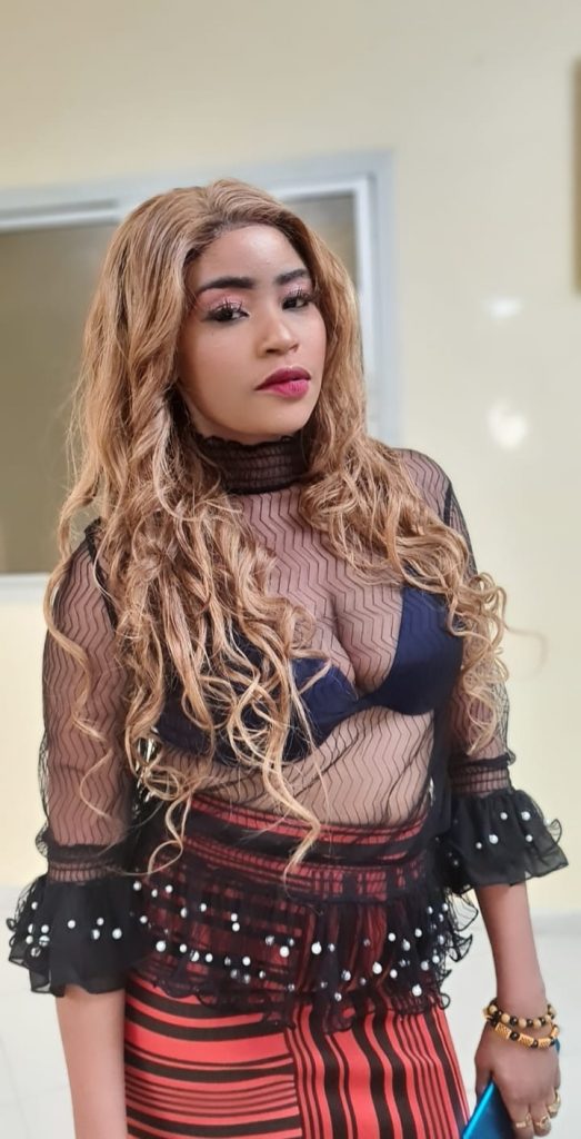 (10 Photos) Khadija Ndiaye, la fille de Patra et animatrice à la 2stv se dévoile toute s*xy