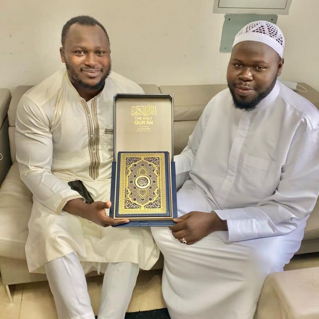 Photos : Modou Lô chaleureusement accueilli et récompensé à Dubaï