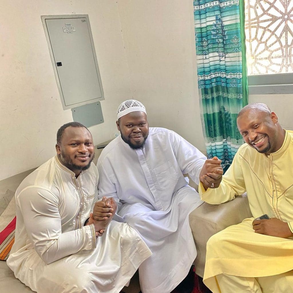 Photos : Modou Lô chaleureusement accueilli et récompensé à Dubaï