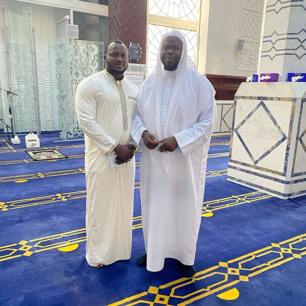 Photos : Modou Lô chaleureusement accueilli et récompensé à Dubaï