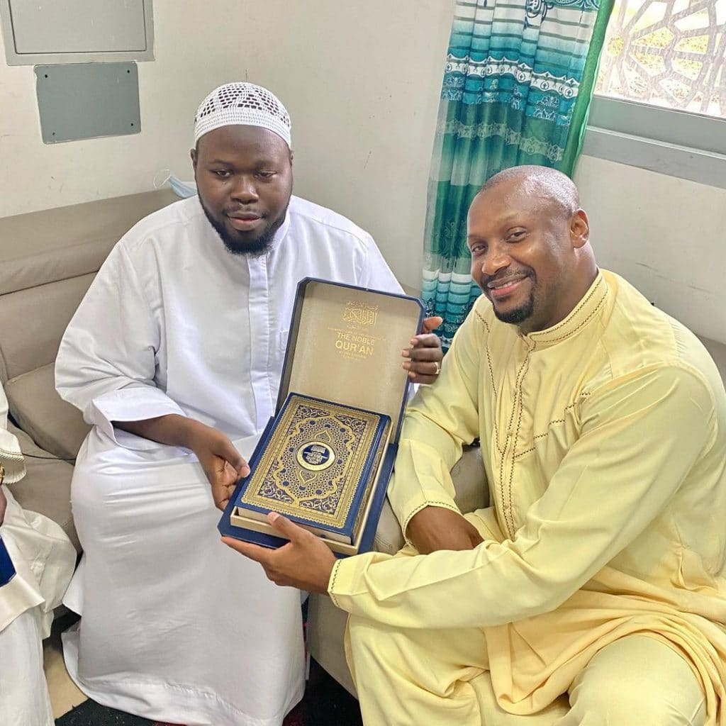 Photos : Modou Lô chaleureusement accueilli et récompensé à Dubaï