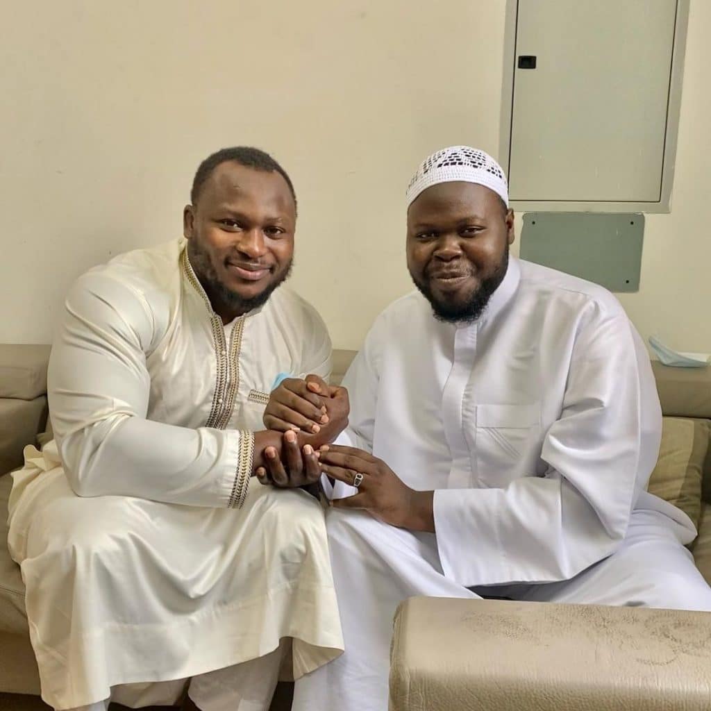 Photos : Modou Lô chaleureusement accueilli et récompensé à Dubaï