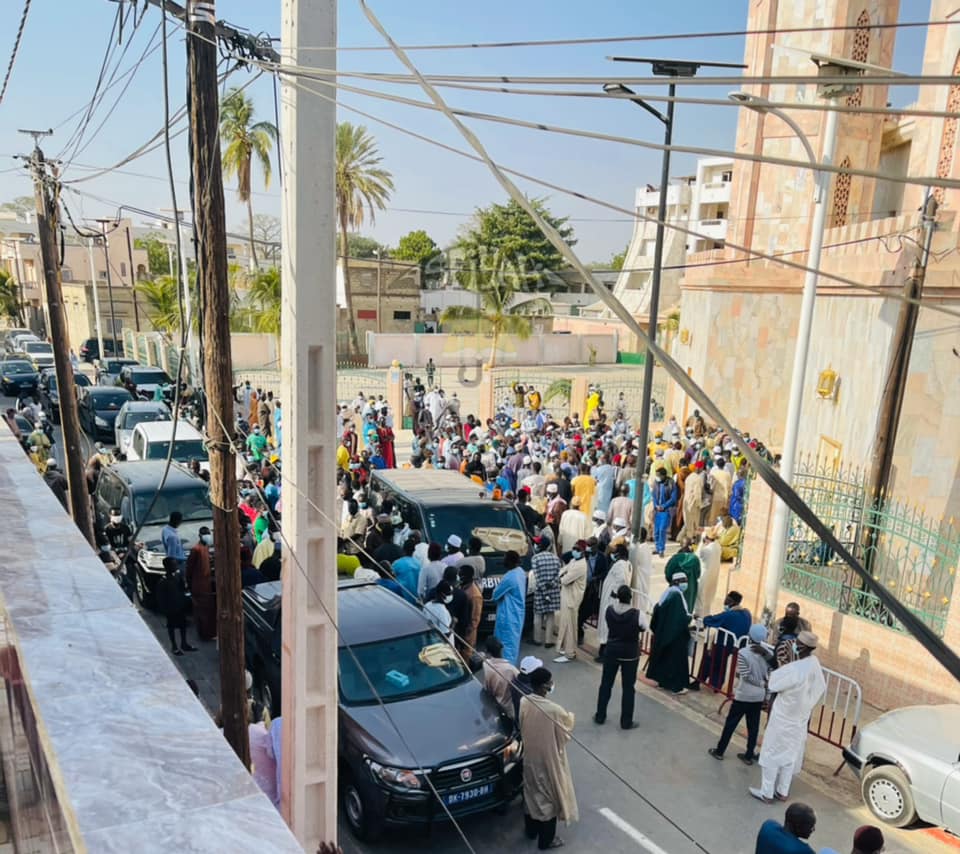 (Photos ) Tivaouane : Le Khalife des Tidianes à la prière mortuaire de Serigne Abdoul Aziz Sy