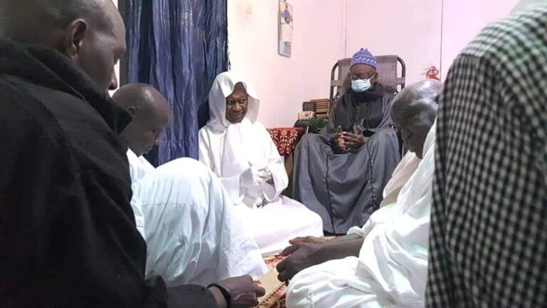 (Photos) Cheikh Ahmadou Kara à Darou auprès du nouveau Khalif Serigne Bassirou Anta Niang