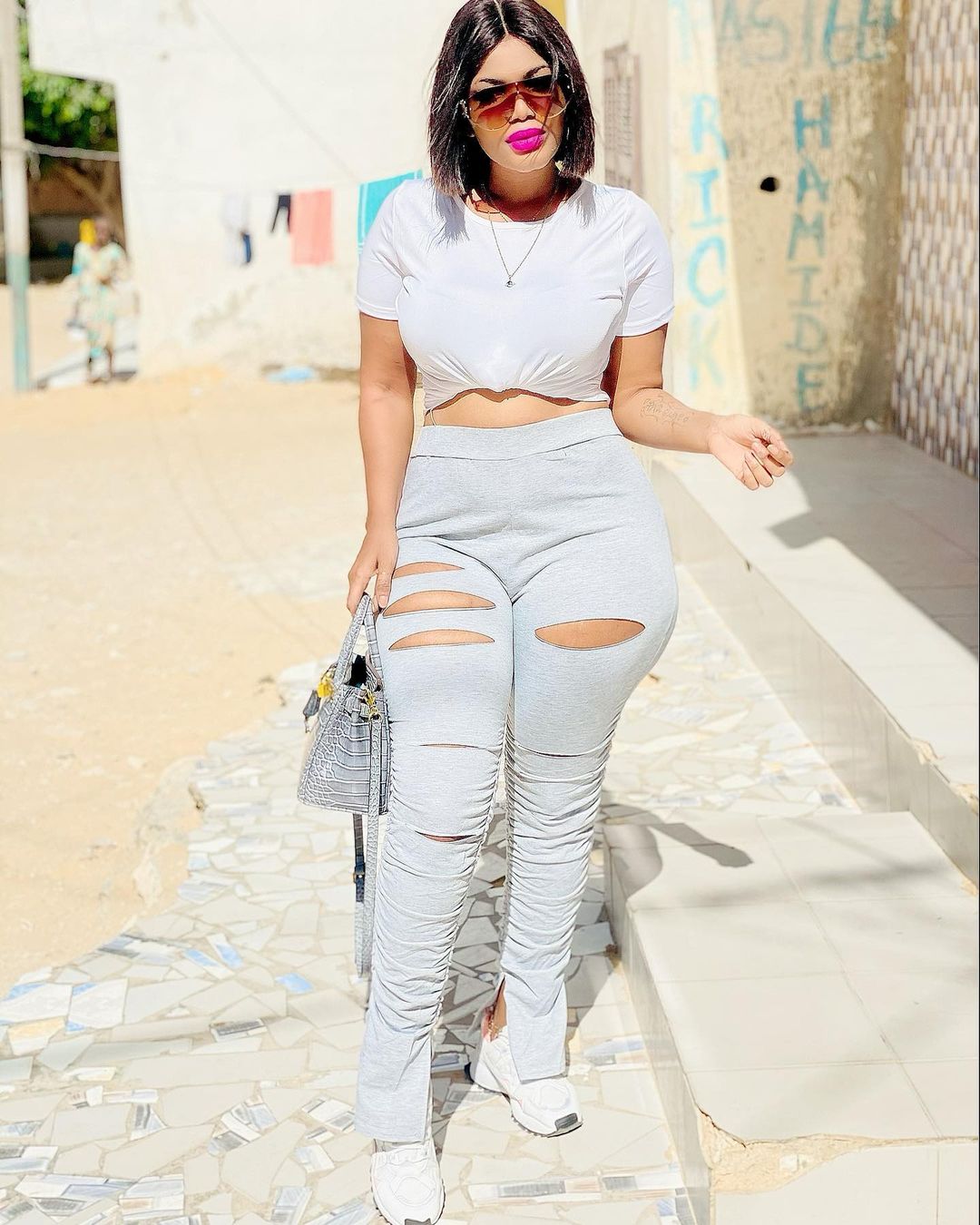 Les Nouvelles photos de Big Mama Mœurs secouent la toile