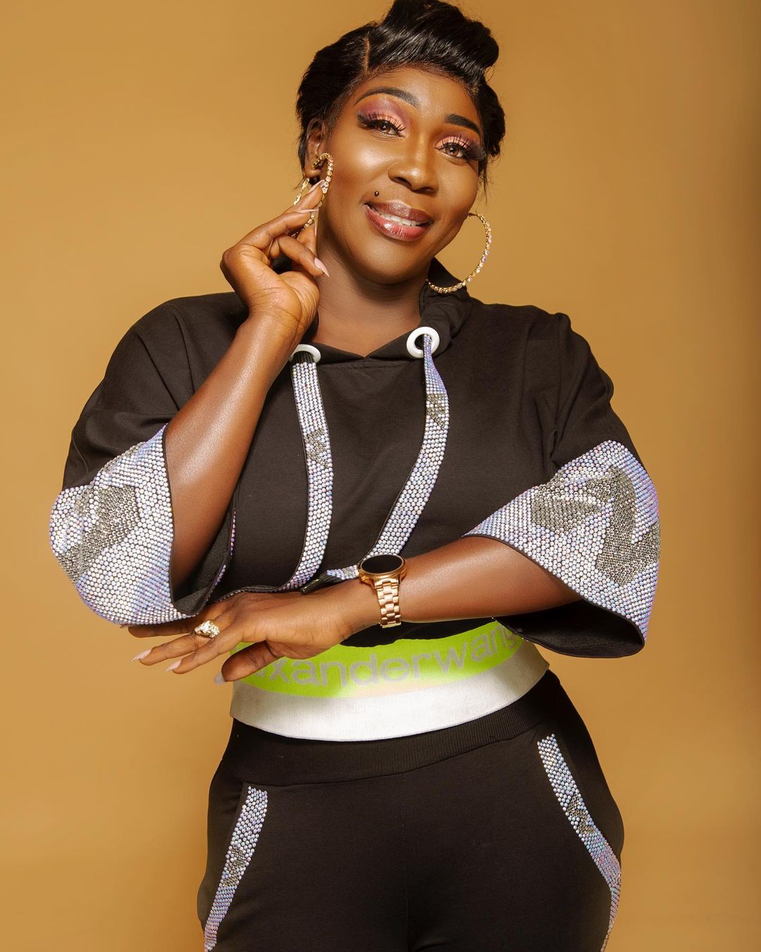 08 Photos : Ndiollé Tall brille de mille feux et met en valeur sa noirceur d’ébène