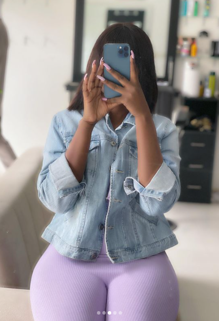 Maman Aysatu pimente la toile avec des photos ultra sensuelles