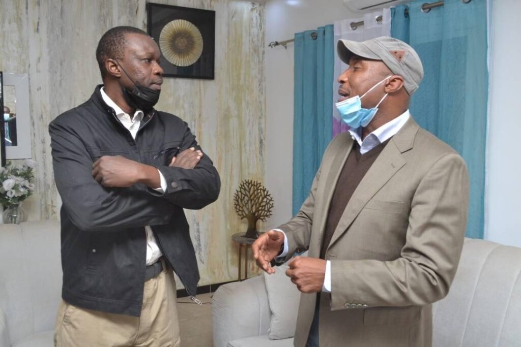 (Photos) Barthelemy chez Sonko : Tu ne seras pas Seul dans ce combat…
