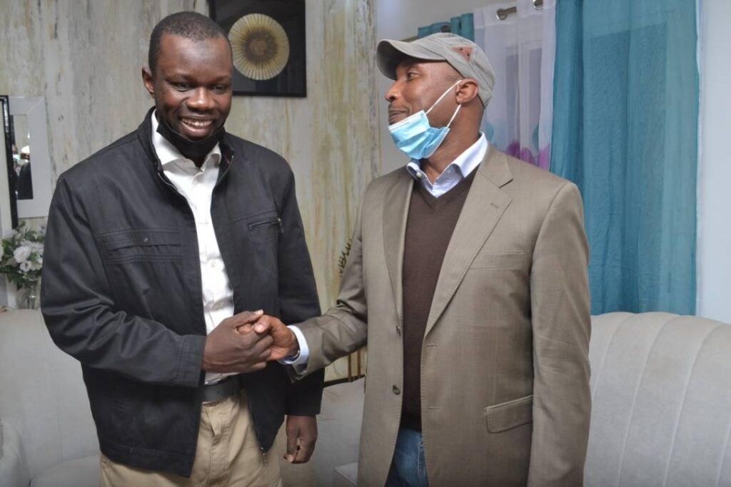 (Photos) Barthelemy chez Sonko : Tu ne seras pas Seul dans ce combat…