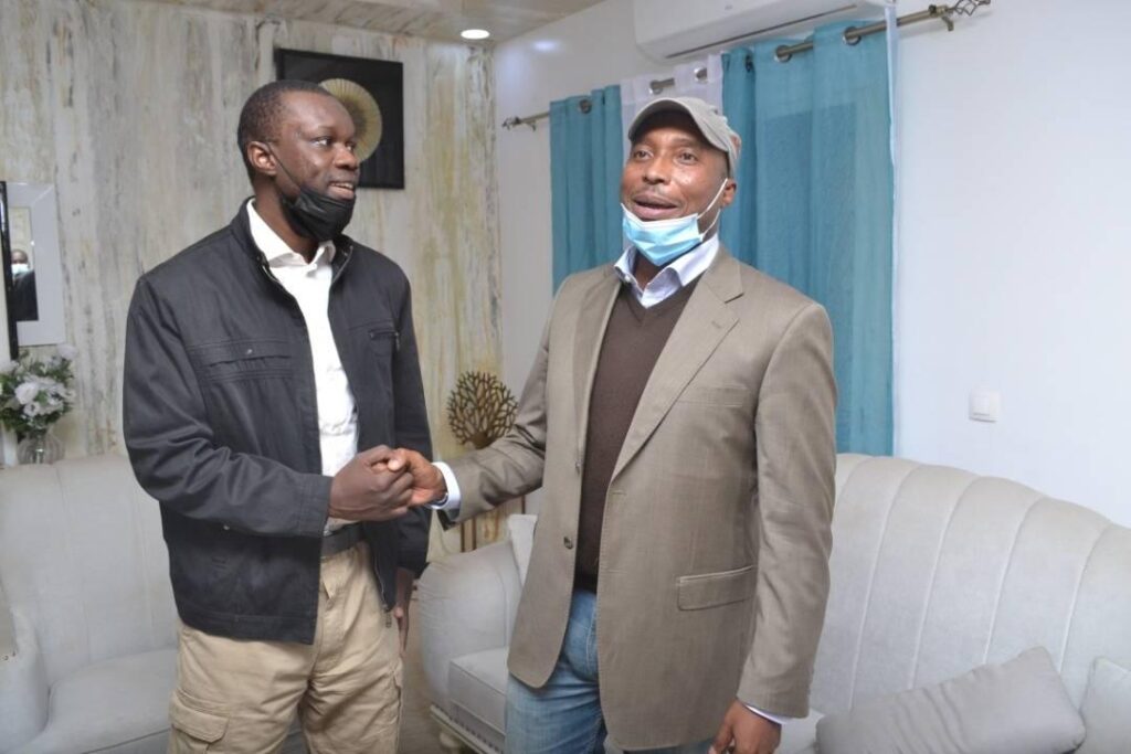 (Photos) Barthelemy chez Sonko : Tu ne seras pas Seul dans ce combat…