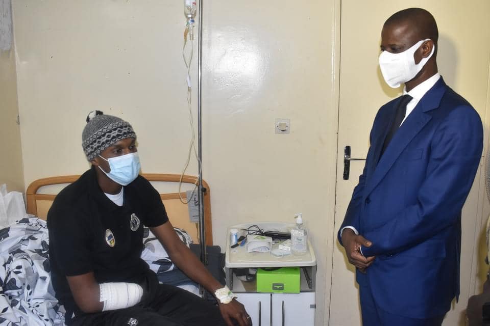 (Photos) Le ministre de l'intérieur aux chevet des blessés, civils comme militaires...