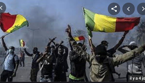 Sénégal : « Il faut que cesse l’impunité internationale du régime de Macky Sall » (Tribune de 100 artistes, universitaires et citoyens)