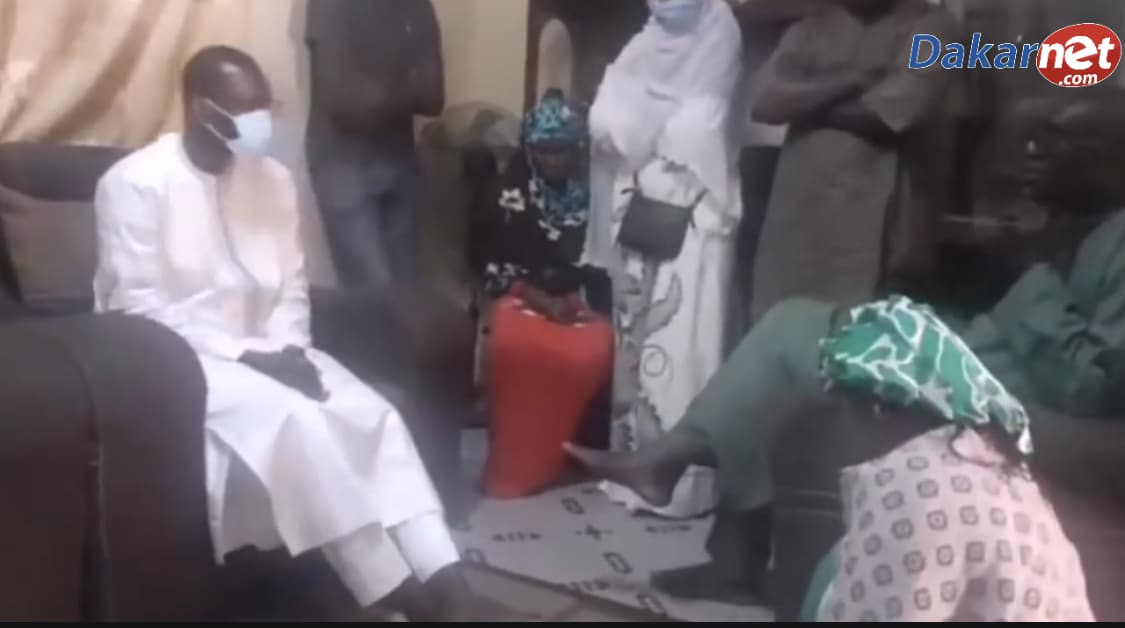 Vidéo Exclusive : Ousmane Sonko rend visite à la famille du jeune tué aux parcelles assainies
