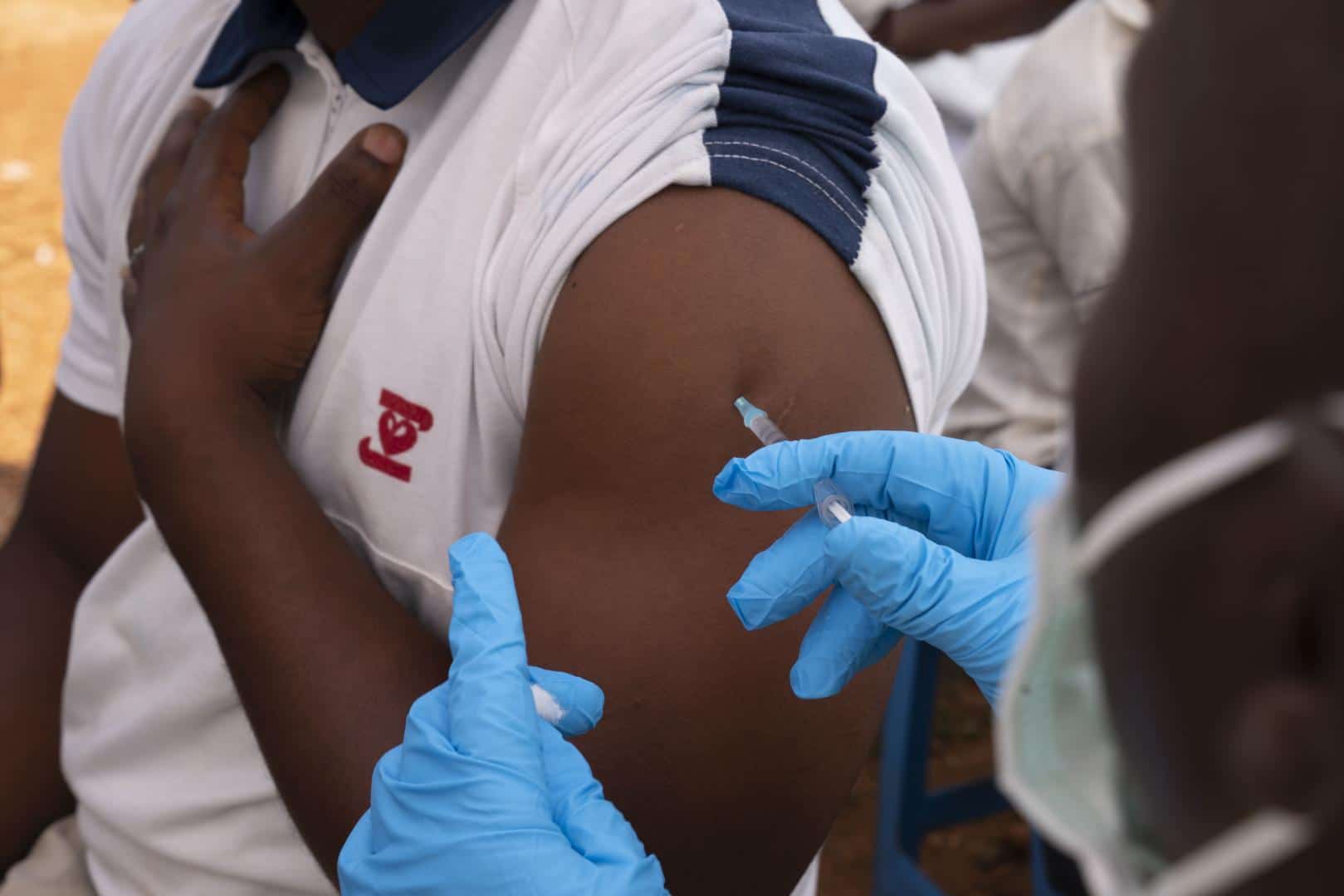 Vaccins anti-covid-19 : moins de 2% de doses administrées en Afrique, selon l’OMS