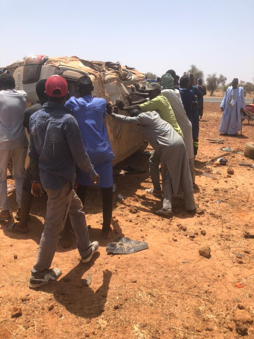 (Photos + Vidéo) - Matam : deux morts dans un grave accident de la voiture de Prince Mbacké