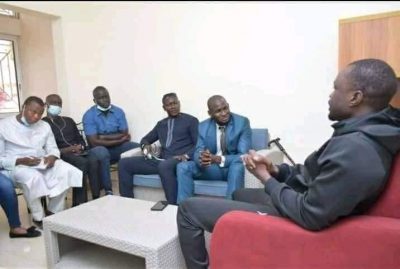 Photos - Pour soulager ses douleurs dorsales: PASTEF Chine offre un lit de massage à Ousmane SONKO