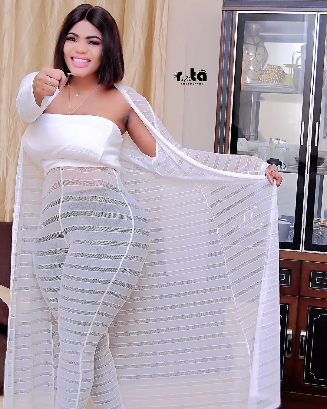 Photos – Big Maman de la série Mœurs montre ses rondeurs et embrase la toile