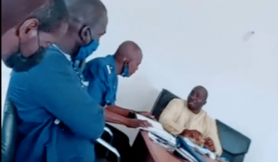 Ndiakhirate : La population chasse la Sn-Hlm et avertit Macky Sall