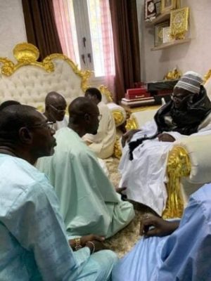 Touba : Ousmane Sonko reçu par Serigne Mountakha Mbacké