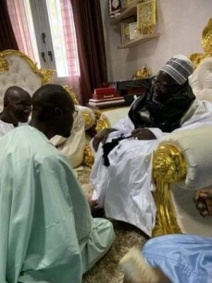 Touba : Ousmane Sonko reçu par Serigne Mountakha Mbacké