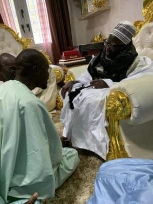 Touba : Ousmane Sonko reçu par Serigne Mountakha Mbacké
