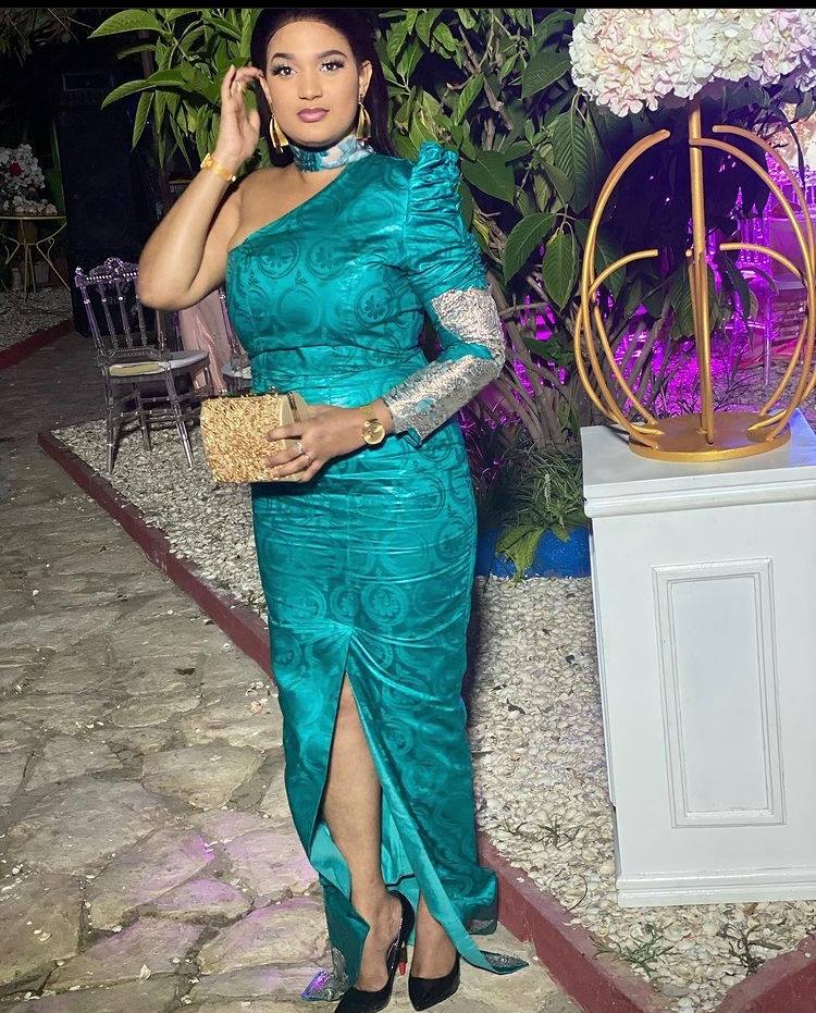 (Photos) Carole Valerie Andrade alias Eva « Pod et Marichou » dévoile toute sa splendeur en "Sagnsé" traditionnel