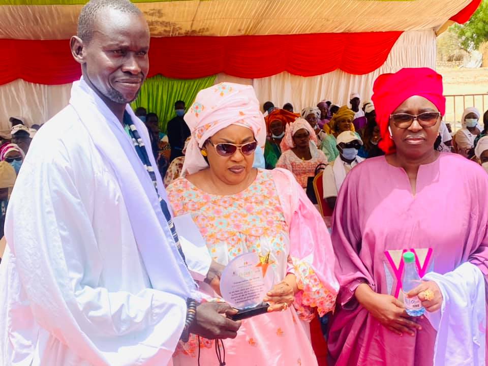 (Vidéo) Kaolack : Le ministre de la femme inaugure cinq infrastructures sociales de base à Guinguinéo