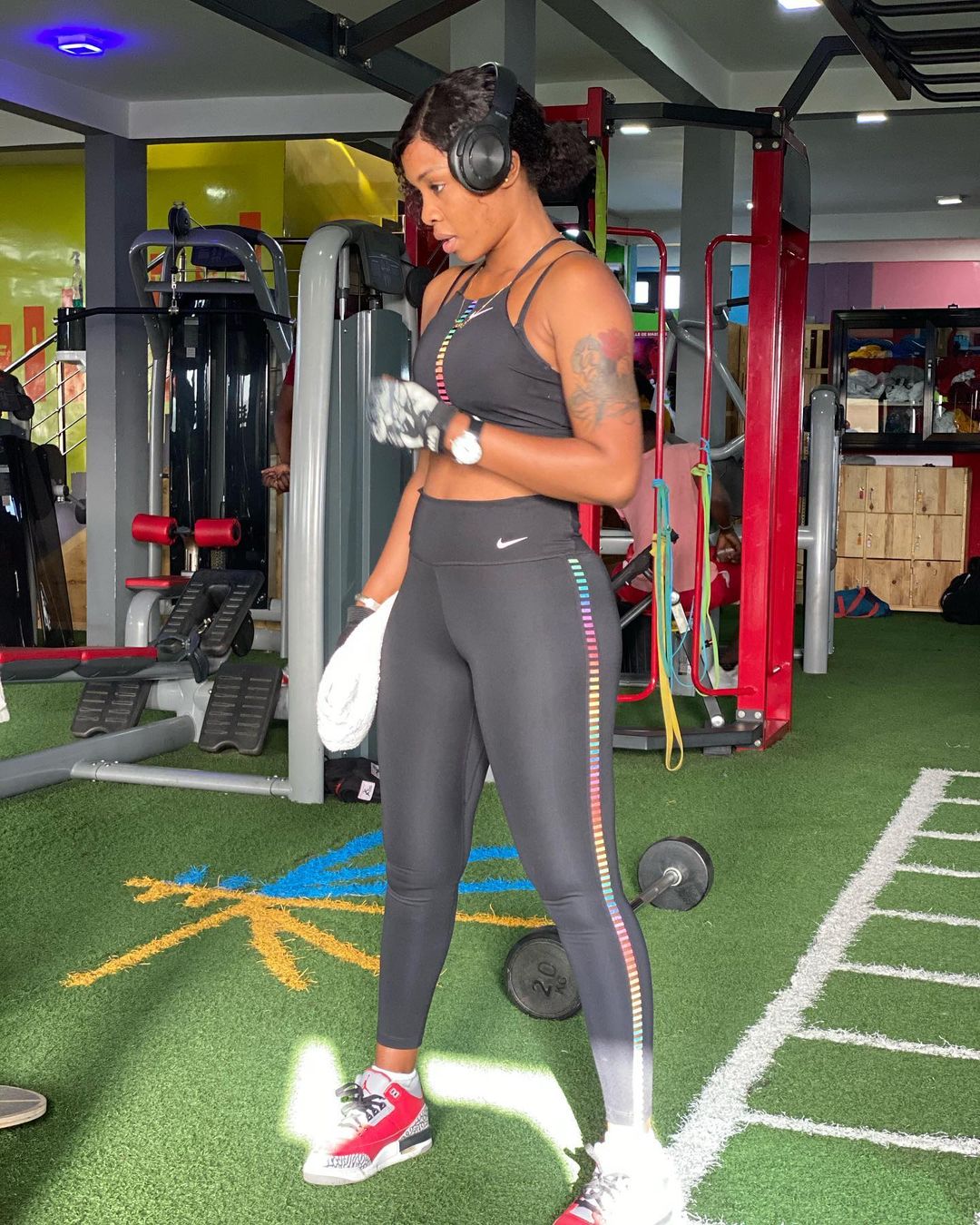 (10 Photos) Fatima Sylla de la 2stv se dévoile en mode Swagg Girl